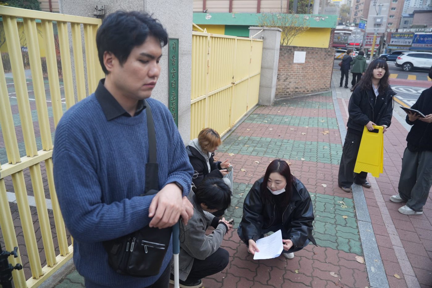 단편영화 〈새로고침〉 촬영 현장의 이창훈.